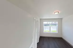 900 N Oak Harbor St, Oak Harbor, WA 98277 - Photo 5