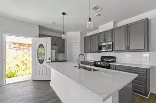 6010 Bobby Burns St, Houston, TX 77028 - Photo 7