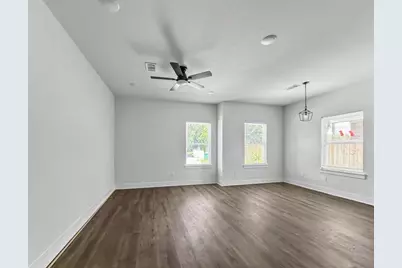 6010 Bobby Burns Street, Houston, TX 77028 - Photo 9