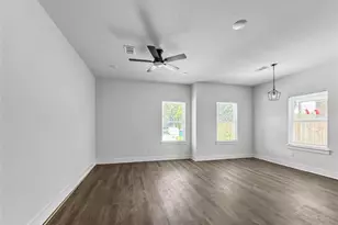 6010 Bobby Burns St, Houston, TX 77028 - Photo 9