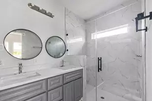 6010 Bobby Burns St, Houston, TX 77028 - Photo 11