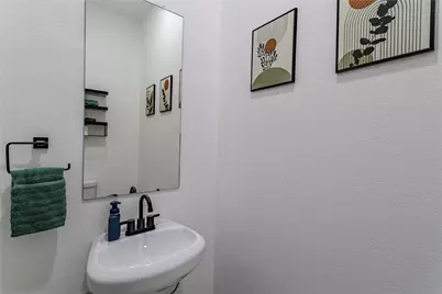 5901 Crest Court #A, Houston, TX 77033 - Photo 9