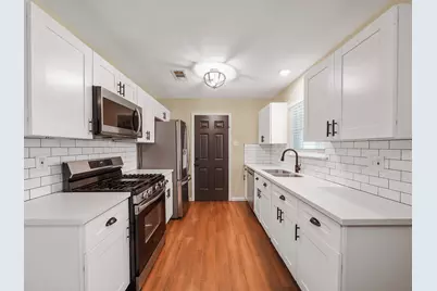 10526 Hollyglen Drive, Houston, TX 77016 - Photo 3