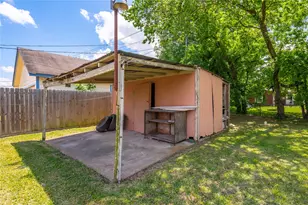 718 E Belmont St, Pasadena, TX 77506 - Photo 9