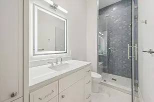 11607 Shady Grove Ln, Houston, TX 77024 - Photo 37