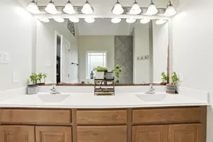 11915 Champions Gate Dr, Mont Belvieu, TX 77535 - Photo 15