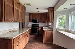 329 Buffalo Trail, Lake Jackson, TX 77566 - Photo 3