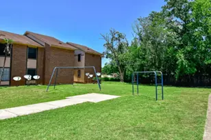 3025 Waller St, Waller, TX 77484 - Photo 3
