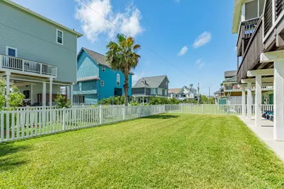 13711 Pirates Beach Boulevard, Galveston, TX 77554 - Photo 9