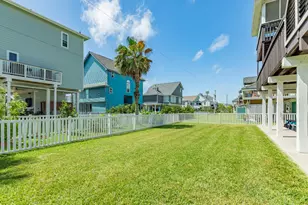 13711 Pirates Beach Blvd, Galveston, TX 77554 - Photo 9