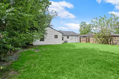 5219 Myrtlewood Street, Houston, TX 77033 - Photo 31