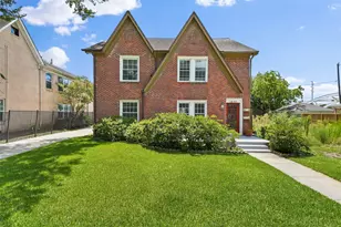 1637 Castle Ct, Houston, TX 77006 - Photo 1