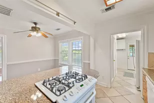 1637 Castle Ct, Houston, TX 77006 - Photo 3