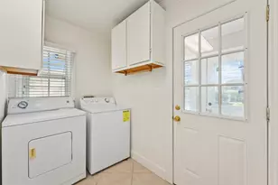 1637 Castle Ct, Houston, TX 77006 - Photo 11