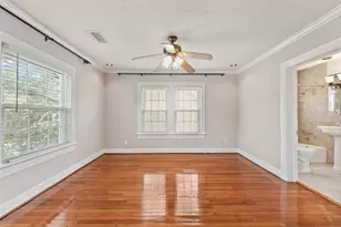 1637 Castle Ct, Houston, TX 77006 - Photo 9