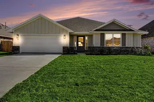 16 Keystone Ct, Angleton, TX 77515 - Photo 1