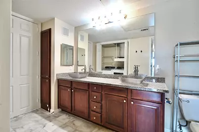 7575 Kirby Drive #1410, Houston, TX 77030 - Photo 17
