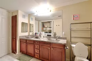 7575 Kirby Dr, Houston, TX 77030 - Photo 9