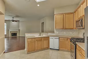 27 E Russet Grove Cir, The Woodlands, TX 77384 - Photo 15