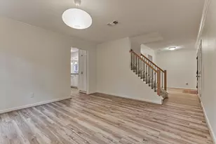 26 Sylvan Forest Dr, The Woodlands, TX 77381 - Photo 9