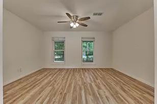 26 Sylvan Forest Dr, The Woodlands, TX 77381 - Photo 15