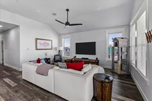 4102 Grayson Dr, Galveston, TX 77554 - Photo 7