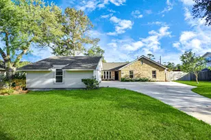 103 Cherry Tree Ln, Friendswood, TX 77546 - Photo 3