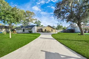 103 Cherry Tree Ln, Friendswood, TX 77546 - Photo 5