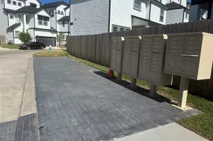 8929 Grovner Pl, Houston, TX 77055 - Photo 39