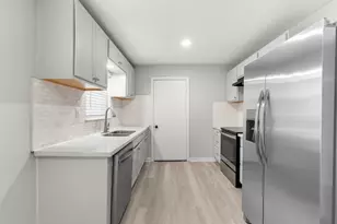 7938 Snowden St, Houston, TX 77028 - Photo 15