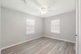 7938 Snowden St, Houston, TX 77028 - Photo 25