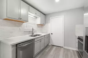 7938 Snowden St, Houston, TX 77028 - Photo 17