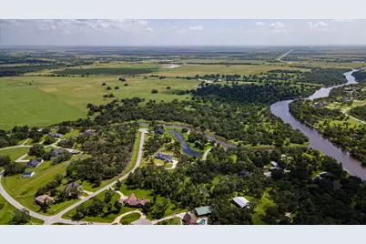 406 Thousand Oaks Drive, Angleton, TX 77515 - Photo 9