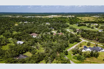 406 Thousand Oaks Drive, Angleton, TX 77515 - Photo 35