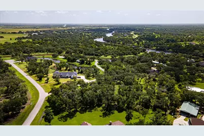 406 Thousand Oaks Drive, Angleton, TX 77515 - Photo 25