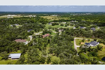 406 Thousand Oaks Drive, Angleton, TX 77515 - Photo 33