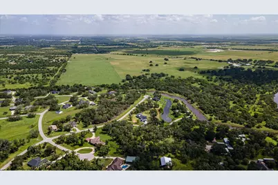 406 Thousand Oaks Drive, Angleton, TX 77515 - Photo 11