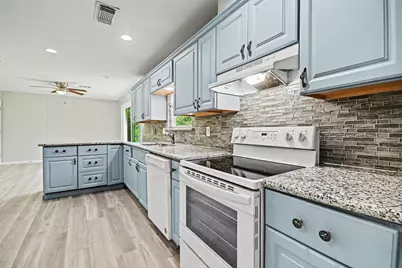 203 Chestnut Street, Lake Jackson, TX 77566 - Photo 11