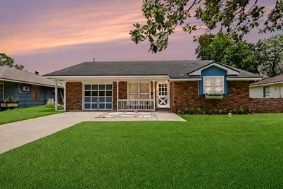 203 Chestnut Street, Lake Jackson, TX 77566 - Photo 1
