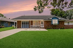 203 Chestnut St, Lake Jackson, TX 77566 - Photo 1