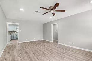 203 Chestnut St, Lake Jackson, TX 77566 - Photo 9