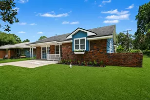 203 Chestnut St, Lake Jackson, TX 77566 - Photo 3
