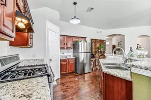8002 Leaning Oak Dr, Texas City, TX 77591 - Photo 9