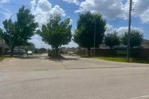 10827 Windfern Lakes St, Houston, TX 77064 - Photo 17