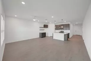 7711 Jade Crst Dr, Angleton, TX 77515 - Photo 11