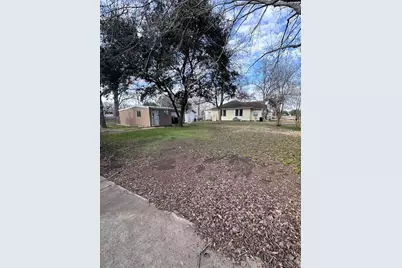 721 E Emily Ave, Wharton, TX 77488 - Photo 3