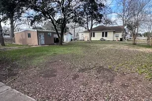 721 E Emily Ave, Wharton, TX 77488 - Photo 3