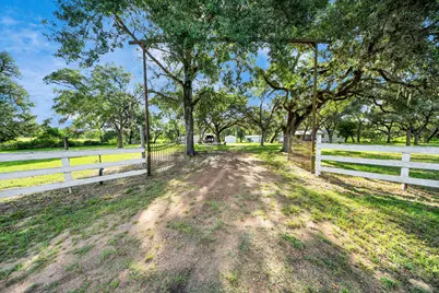 1047 Old Varley Lane, Sheridan, TX 78962 - Photo 23