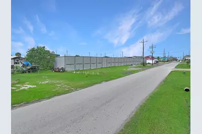 1012 N Stingaree Drive, Crystal Beach, TX 77650 - Photo 29