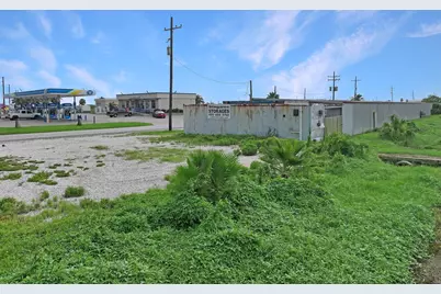 1012 N Stingaree Drive, Crystal Beach, TX 77650 - Photo 27